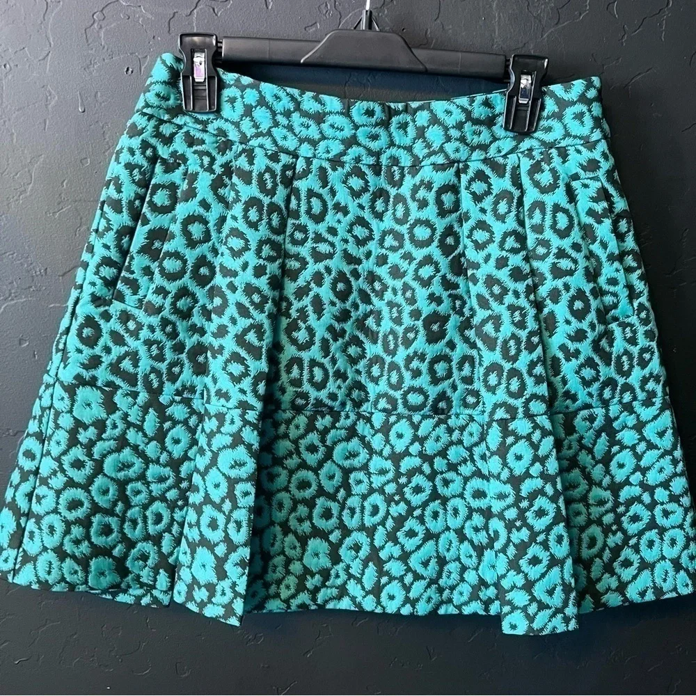 Banana Republic Women's Green and Black Skirt Size: 8 Color :Green/ Black print